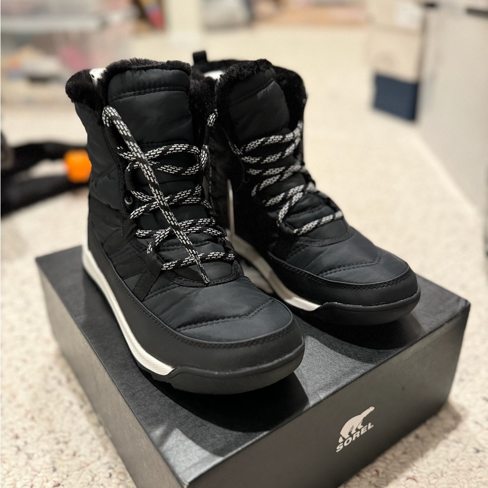 Brand New Women’s Sorel Whitney II Short Lace Waterproof Boots - Size 8.5